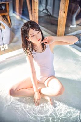Mimiko Hinaki Race de natación de color húmedo
