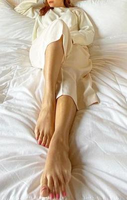 美しい自家製の足とセクシーな足
