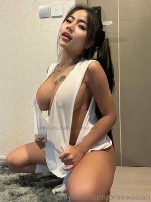 Praew phatcharin