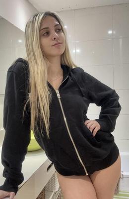 Hotwife Olesya показала свое красивое лицо и сладкую пизду
