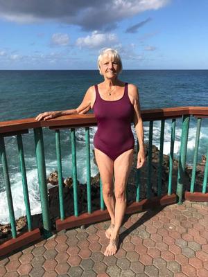 Mûrs et mamies en maillot de bain
