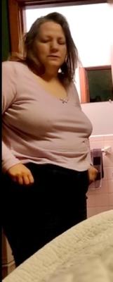 私の妻は彼女のブラジャーを着ています