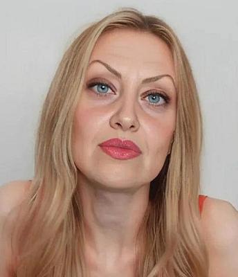 Je cherche un lien vers plus de photos d'elle