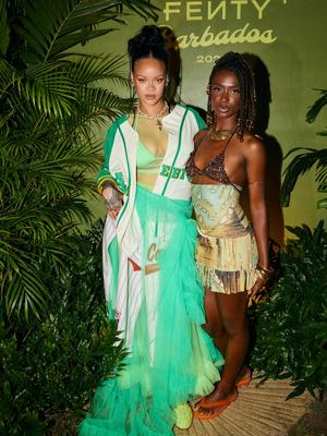 Рианна с бикини топ на вечеринке Fenty X Puma на Барбадосе