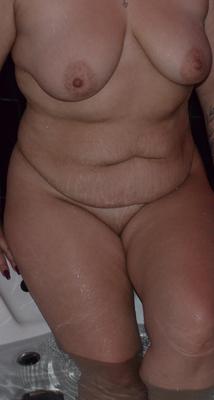 お風呂でより多くのBBWヌード