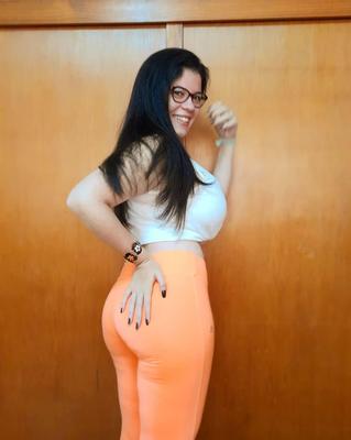 Latim sexy incrível com peitos grandes