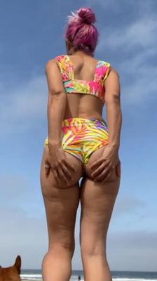 Sexy bloggers with there moms
