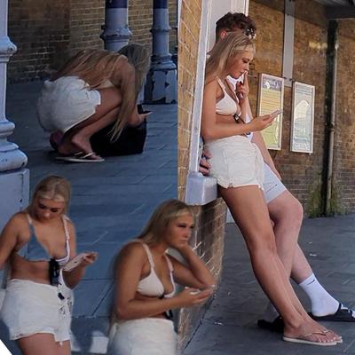 [CANDID] CHAV BLONDE TEEN LEGS AND FEET