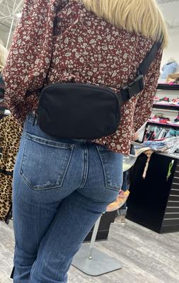juste soufflé une charge ses joues de cul sont si parfaites