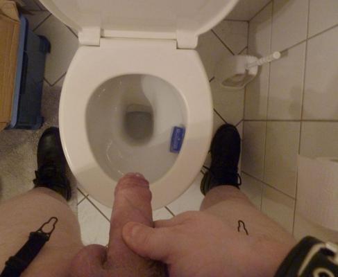 Писание в BDSM Gear