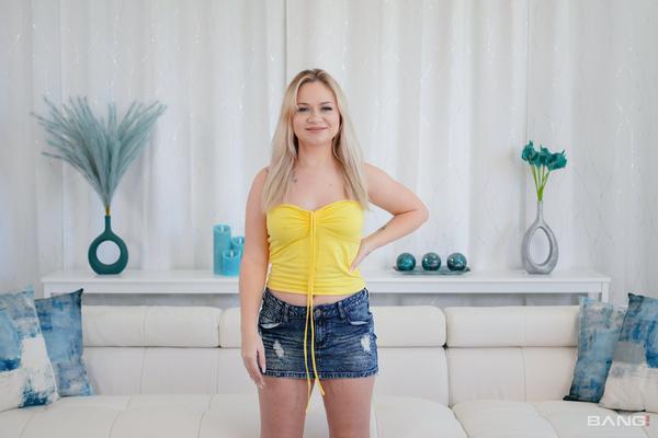 Rylee Blake yo Gets Her Meaty Pussy Pounded