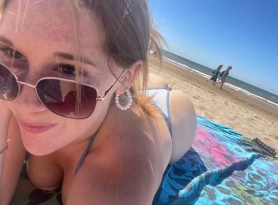Sexy Redhead GF hat einen schönen Körper