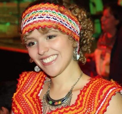 A menina muçulmana tímida de hijabi se transforma em uma vagabunda cristã da BBC