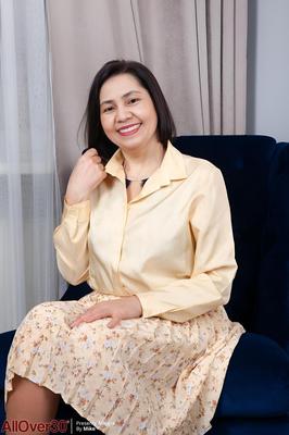 Mãe asiática Ai Swap no corpo caucasiano