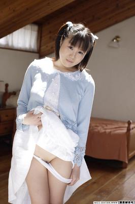 modelo desnudo japonés Suzune Wakakusa
