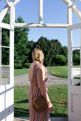 P interest In Beauty Glamorous MILF Blogger