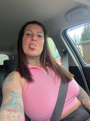 Roxanne Big Butt Big Tits Tatts Tattooed возбужденная мима
