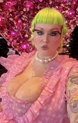 KAT Green Hair Huge Ass Huge Boobs Anal Milf Mixed Hot Shots