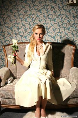 Zivity AncillaTilia Stepford Wife (x)