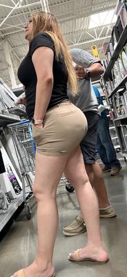 Sorda grande e candideira de shorts de bunda Milf