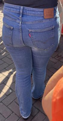 Public Ass in Paris