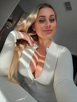 Nikki Big Butt Big Boobs Beauty Blonde Milf Mixed Hot Shots