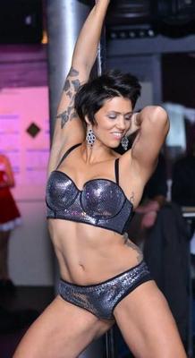 Girl's shaved armpits 