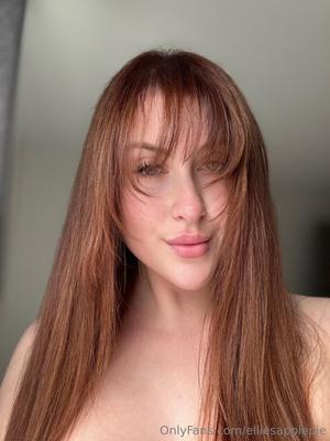 エリー・ビッグ・お尻ビッグ・ブーブ・ビューティー・ブリティッシュ・ガールミックスホットショット