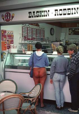 Bottomless nudist ass 