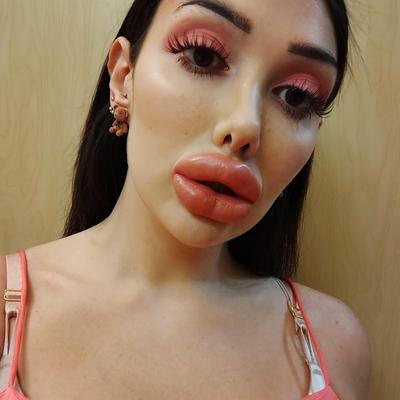 Bimbo Lips Goddess
