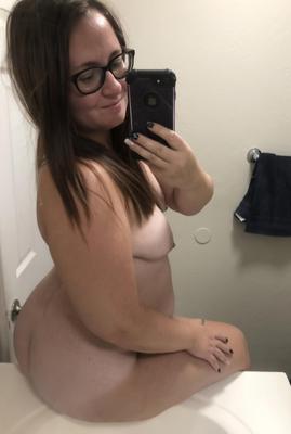 Cute chubby milf with little tits 