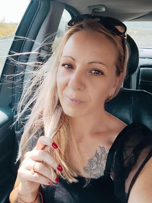 Mommy_blonde_