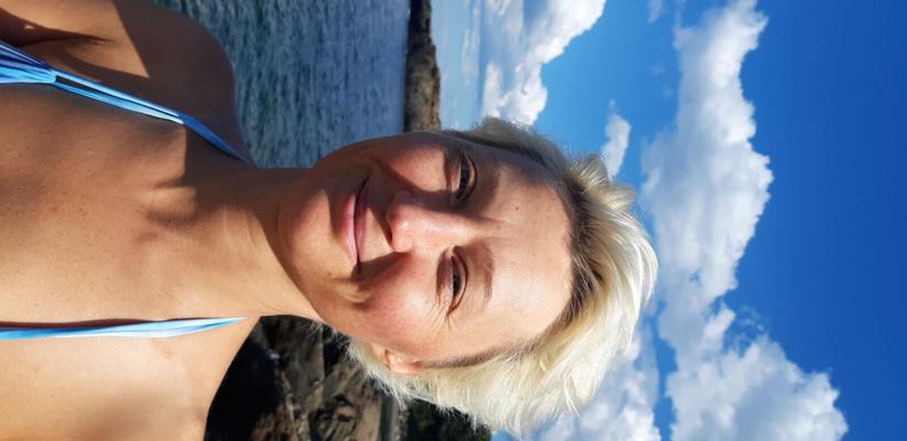 slutty Larisa loves nudism in nature