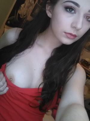 Brunette Amateur poilu dans les phares