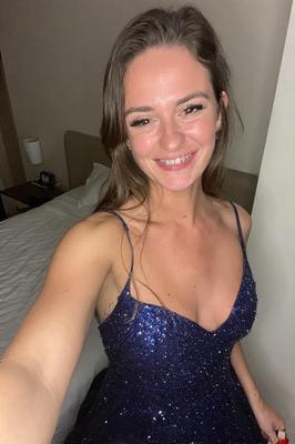 Chicas incómodas después del baile de graduación