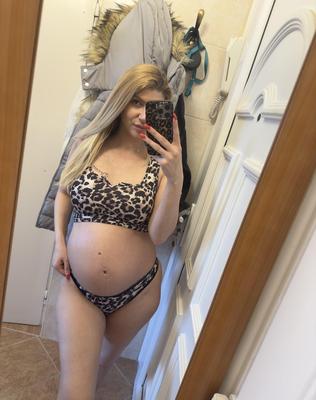 Pregnant hungarian pornstar (Missy Luv)