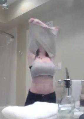 Cam dans ma meilleure amie sœurs salle de bain