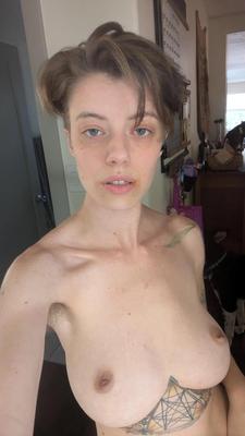 La Teufeuse Poilue a de bien beaux Nichons