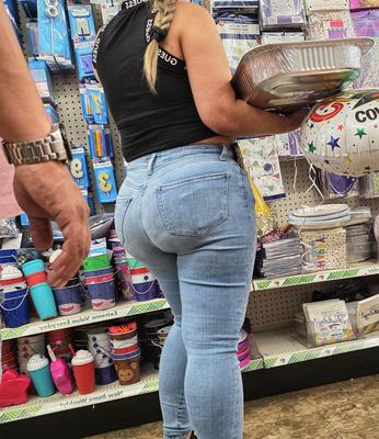 Latina Milf With Juicy Ass