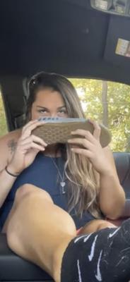 Treinador loiro de fitness bimbo "a prostituta cheirando o pé".