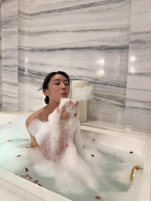 Moon Blitz asmr quelques selfies du bain