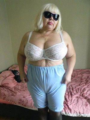 Old Mature Rimma de Moscou a des pantalones