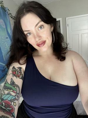 Peach Big Butt Big Boobs Lindas BBW MILF MISTED HOT SPOSTOS