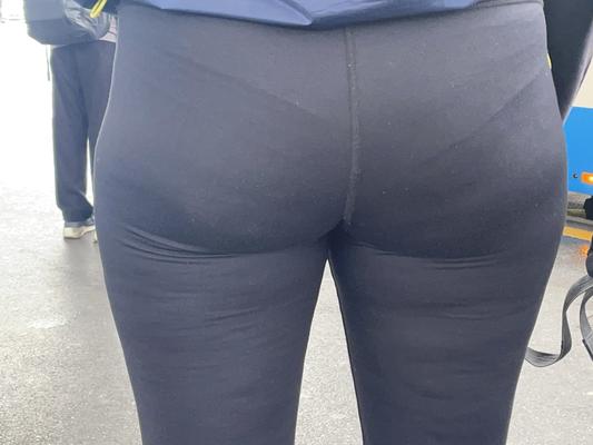 Bunny MILF ( ass candid )