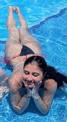 Chev Sexucized British Chav Teen Salope Best Ass and Legs