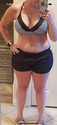 Maman de la mode Insta sexy avec des cuisses épaisses et maman Bod (non nu)