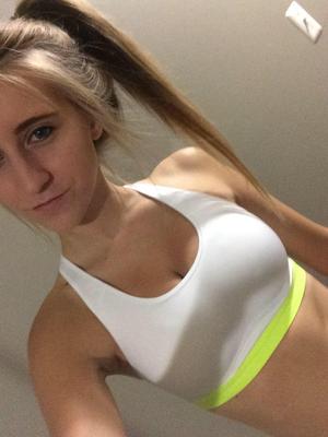 Amateur Girl Solo ()