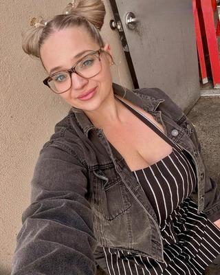 Schildkröte Big Ass Big Boobs Schönheit BBW Girl mit Brille gemischt