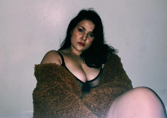 マイラ巨大なお尻の大きなおっぱいラティーナbbwブルネットガールミックスホットショット