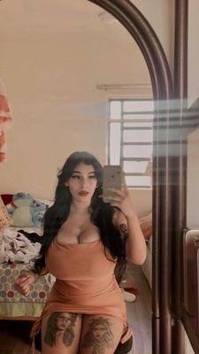 Mes gros seins latina pour les grosses grosses bites!